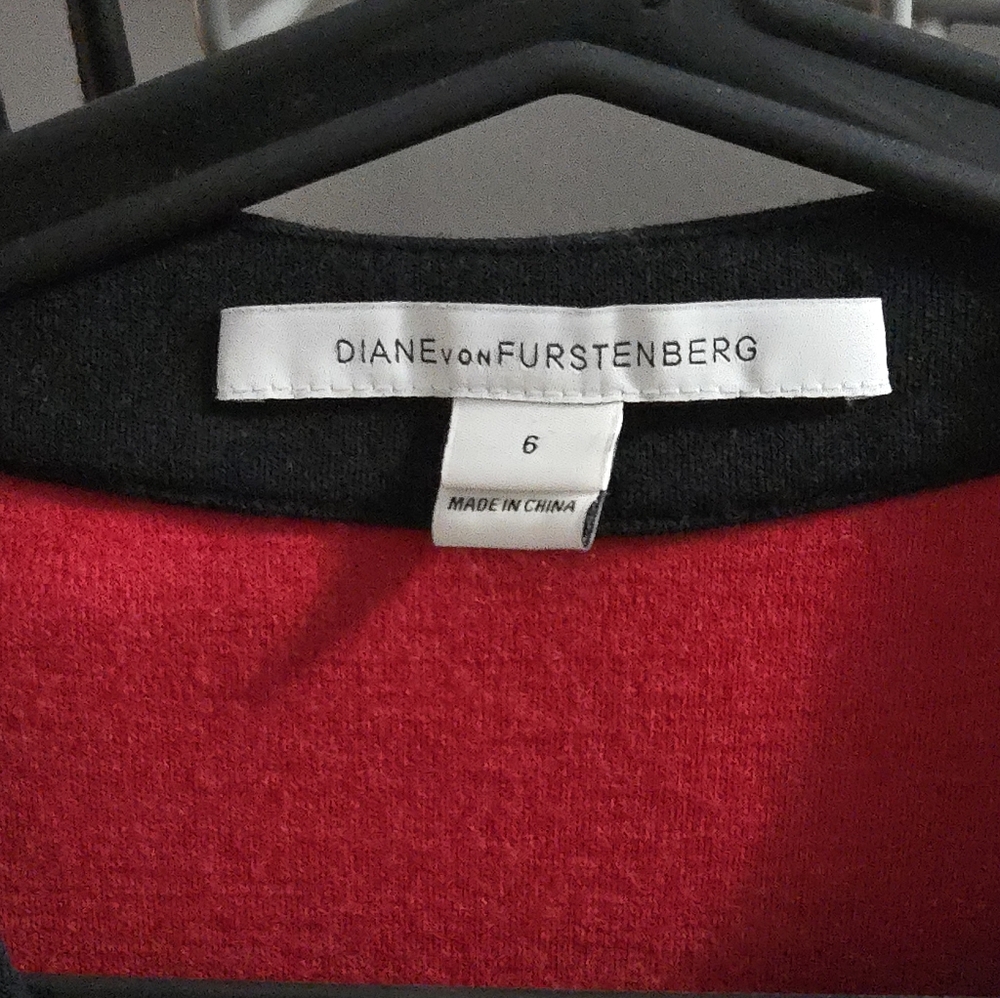 DVF Elegant Red and Black Wool Wrap Dress - Picture 4 of 4